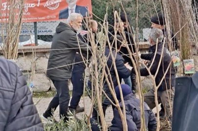 Bursa’da seyyar satıcılardan zabıtaya bıçaklı saldırı