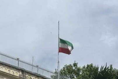 İran Başkonsolosluğu’nda bayrak yarıya indirildi