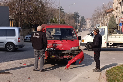 Bursa'da trafik kazası: 3 yaralı
