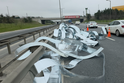 İstanbul-Edirne otoyolu'nda kaza: Rulo saclar yola savruldu