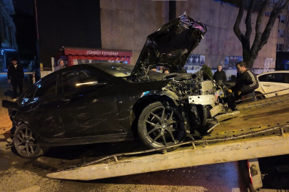 Makas atan sürücü lüks araca çarpıp kaçtı
