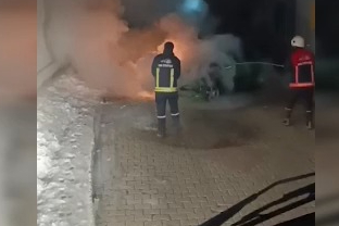 Park halindeki otomobil yandı