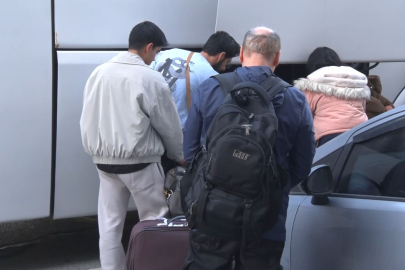 Ülkelerine giden İranlılardan Amerika ve İsrail'e tepki