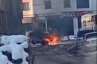 Seyir halindeki araçta yangın paniği