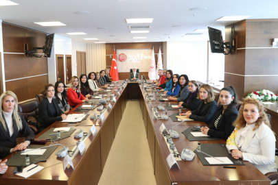 Bakan Göktaş, baroların kadın ve çocuk hakları komisyonu temsilcileriyle bir araya geldi