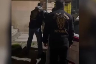 Sürücü 8 metre yüksekten bahçeye düştü