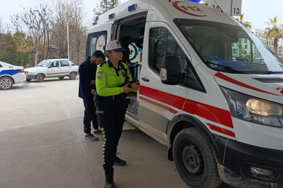 Yakıt almak isteyen iki motosiklet çarpıştı: 1 yaralı