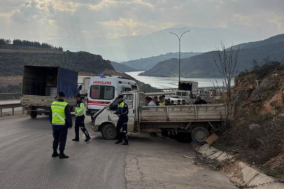 Bursa'da kontrolü kaybeden kamyonet kaza yaptı