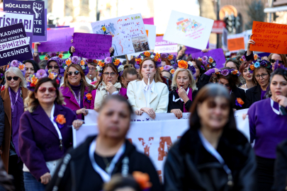 Bursa'da kadınlar 8 Mart'ta eşitlik ve dayanışma için yürüdü