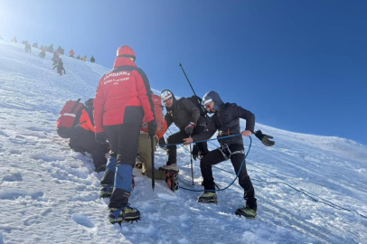 Uludağ'da mahsur kalan 2 kadın kurtarıldı