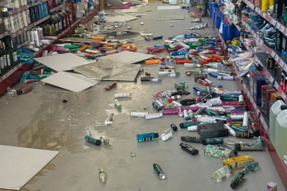 5.1'lik depremin ardından bazı işletmelerde hasar meydana geldi