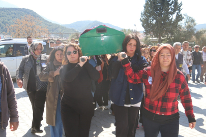 Kadınlar Günü'nde kocası tarafından katledilen kadın toprağa verildi