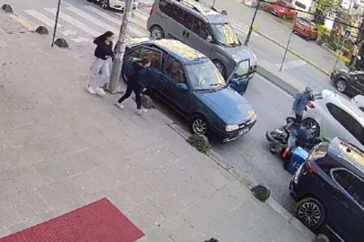 Park halindeki aracın kapısını açtı, motosikletli kurye çarptı