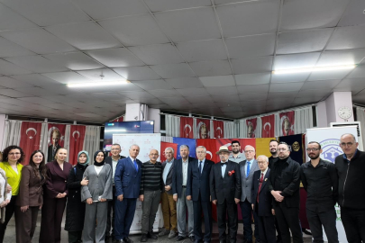 Sağlık çalışanları, huzur evi sakinleriyle iftarda