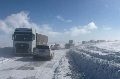 Ulaşıma kar ve tipi engeli
