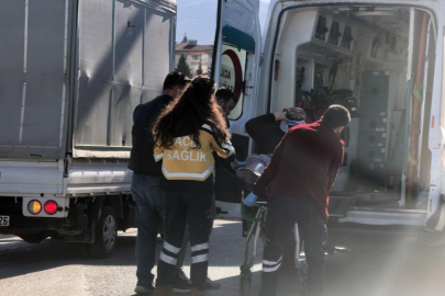 Bursa'da kontrolden çıkan motosiklet devrildi : 4 yaralı