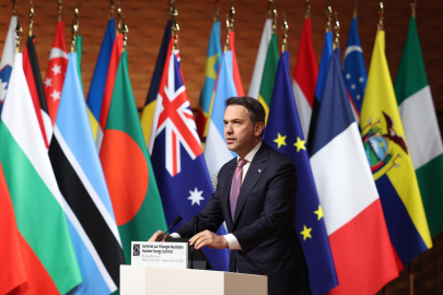 Enerji ve Tabii Kaynaklar Bakanı Bayraktar, Fransa’da