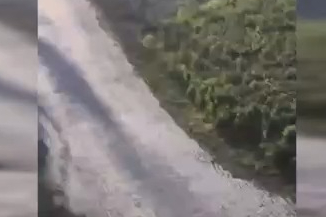 Kamyonet alevlere teslim oldu