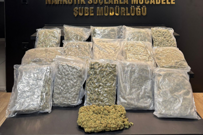 Polis kolilerle taşınan 9 kilogram uyuşturucu madde ele geçirdi