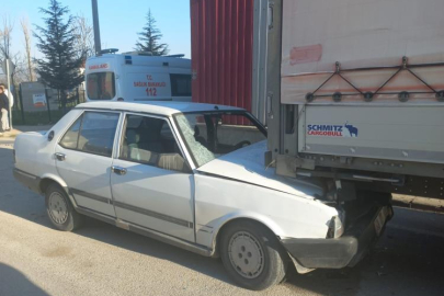 Bursa'da otomobil park halindeki tırın altına girdi: 1 yaralı