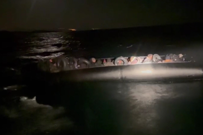 Lastik bot içerisindeki 45 düzensiz göçmen yakalandı