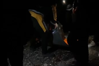  Balık tutmak için açılan kayık battı, baba-oğul ölümden döndü