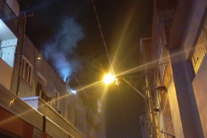 Bursa'da apartmanın çatı katında yangın