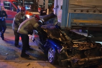 Bursa'da kontrolden çıkan araç tırın altına böyle girdi