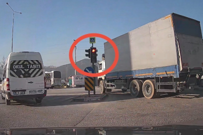 Bursa'da sürücüler kırmızı ışıkta durmadı