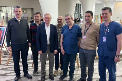 Dünyanın kapıları Bursa'daki hastanenin koridoruna açıldı