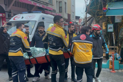 3 katlı binada yangın faciası: 1 ölü 5 yaralı