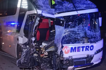 Yolcu otobüs ile TIR çarpıştı: Çok sayıda yaralı var