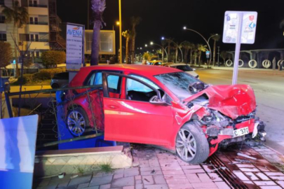 Alanya’da iki otomobil çarpıştı: 3 yaralı