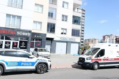 Üçüncü kattan düşen yaşlı adam öldü