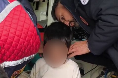 Boynuna plastik kelepçe geçiren çocuk kurtarıldı