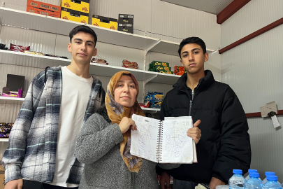 Liseliler harçlıklarıyla depremzede vatandaşların bakkal borcunu kapadı