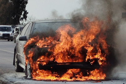 Bir hafta önce satın aldığı araç alev alev yandı