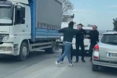 Bursa'da trafikte kavga : Sürücüler birbirine girdi