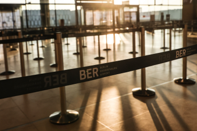 Grev nedeniyle 445 uçuş iptal oldu, 57 bin yolcu etkilendi