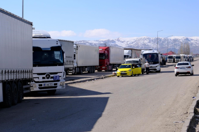 İran Kadın Milli Takımı Gürbulak Sınır Kapısı'ndan ülkelerine geçti