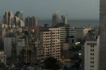 İsrail, Lübnan’da 15 katlı binayı yerle bir etti