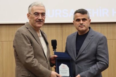 Bursa'da 1 yılda 3 bin 766 ameliyat yapan doktora ödül