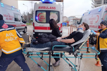 Bursa'da kontrolden çıkan otomobil istinat duvarına çarptı: 4 yaralı