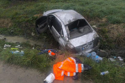 Bursa'da taklalar atan otomobil tarlaya uçtu: 3 yaralı