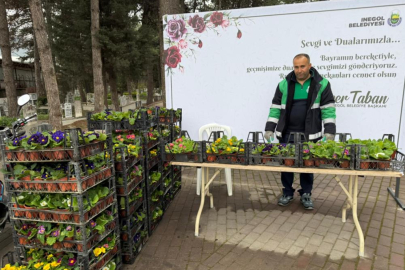 İnegöl’de bayram öncesi mezarlıklar çiçek bahçesine büründü