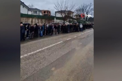 60 Yıllık Bayram geleneği: 1 kilometrelik bayramlaşma kuyruğu