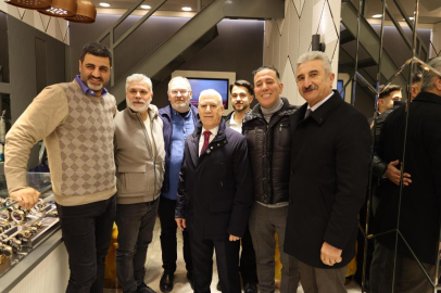 Başkan Bozbey çarşı esnafıyla bayramlaştı