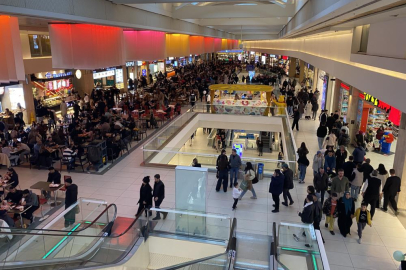 Bursa'da bayramın adresi AVM'ler oldu