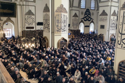 Bursalılar bayram namazında Ulu Camii'ye akın etti