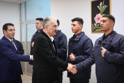 Vali Ayyıldız, İl Jandarma Komutanlığı'nda Mehmetçik'le buluştu